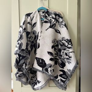 Lucky Brand Black & White Floral Woolen Poncho